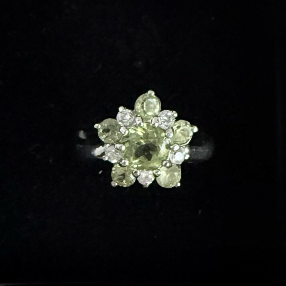 Vintage Peridot 925 Sterling Silver Cluster Ring HAN Helen Andrews Size 7